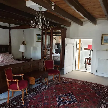 Couette-café Maison St. 3*