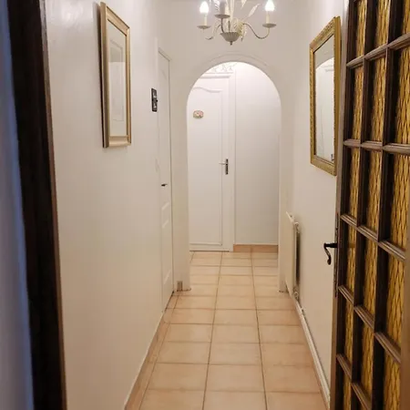 Couette-café Maison St. 3*