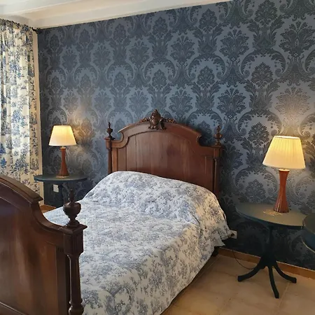 Couette-café Maison St. 3*