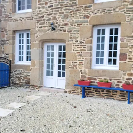 Couette-café Maison St. 3*