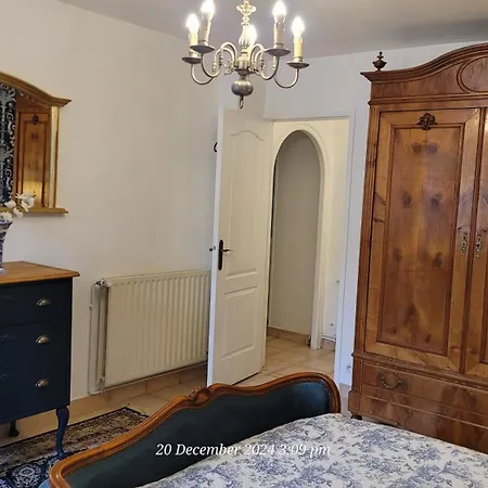 Couette-café Maison St. 3*