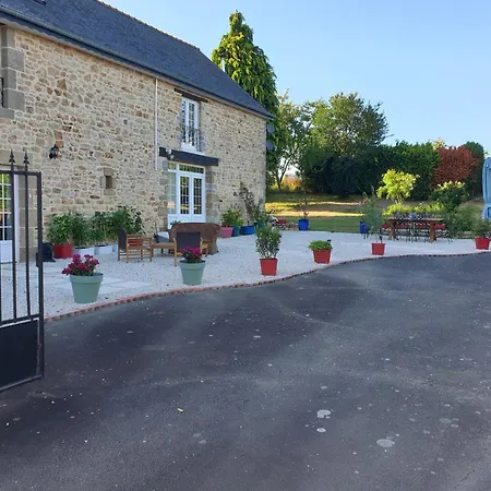 Couette-café Maison St. 3*