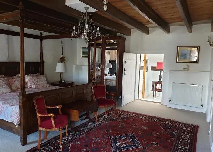 Couette-café Maison St. 3*