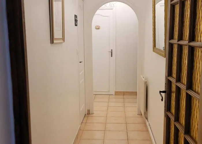 Couette-café Maison St. 3*